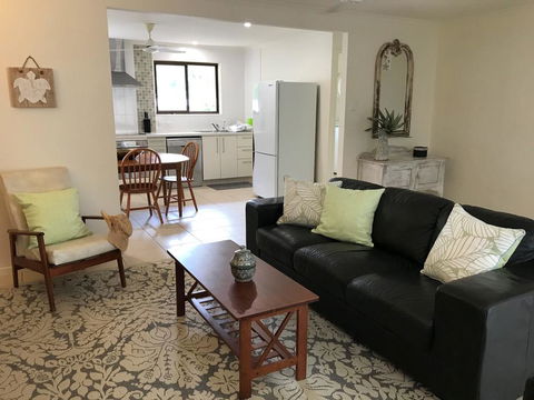 Sinclair - Rainbow Beach, Modern Beach House Close To Everything, Free Wi-Fi - Northern Rivers Accommodation 3