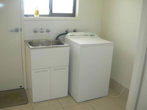 Sinclair - Rainbow Beach, Modern Beach House Close To Everything, Free Wi-Fi - Northern Rivers Accommodation 1