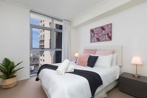 SK2 - 3BR With Pool Gym Steam Room In Story Bridge - Northern Rivers Accommodation 0