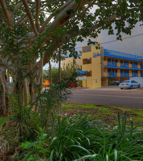 Sky View Units Bowen - Northern Rivers Accommodation 3