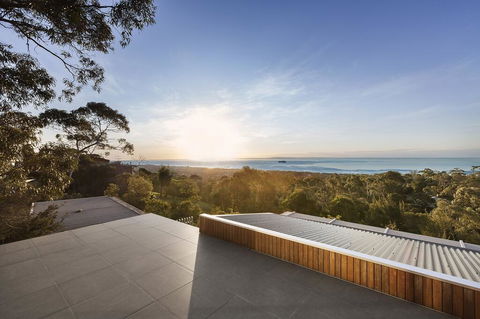 Skyluxe Luxury Retreat With Water Views And Deluxe Interior From Every Room - Northern Rivers Accommodation 1