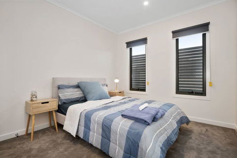 Sleek, Modern Capel Sound! - Northern Rivers Accommodation 1