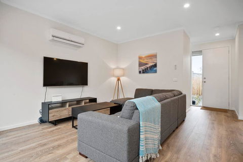 Sleek, Modern Capel Sound! - Northern Rivers Accommodation 3