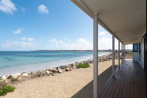 Smart Beach House @ Pelican Point - Northern Rivers Accommodation 1