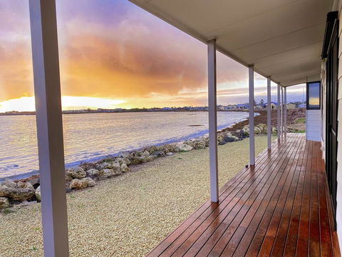 Smart Beach House @ Pelican Point - Northern Rivers Accommodation 0