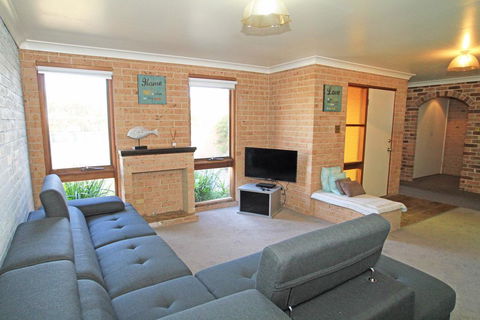 Snapper Lodge Waterfront - Northern Rivers Accommodation 3
