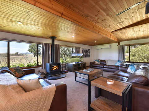 Soldiers Cottage Picturebook Vineyard Home - Northern Rivers Accommodation 1