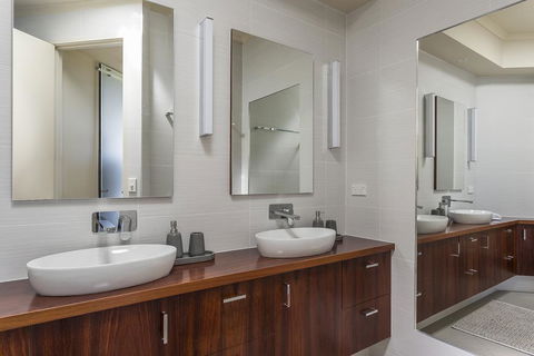 Sophisticated Contemporary Coastal Living With Sweeping Views In Cape Schanck - Northern Rivers Accommodation 3