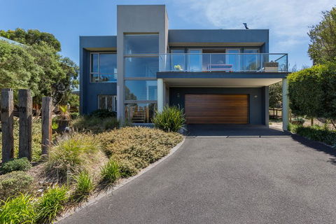 Sophisticated Contemporary Coastal Living With Sweeping Views In Cape Schanck - Northern Rivers Accommodation 2