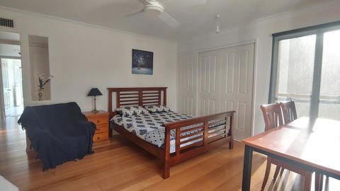 Spacious 2 Bedroom Unit, Private Bath, Kitchen, RV Parking On 5 Acres, 10 Min To Fraser Island Barge - Northern Rivers Accommodation 1