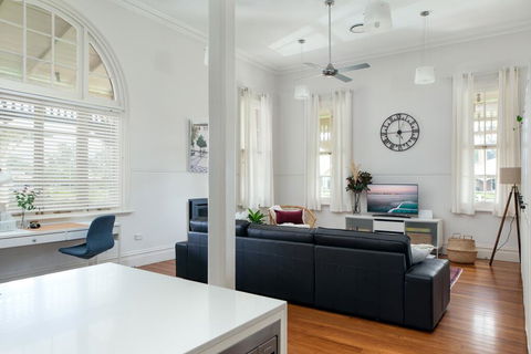 Spacious 2-bed, 2-bath Home With Parking And Balcony - Northern Rivers Accommodation 0