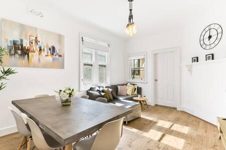 Spacious Harbour View 4bd Home In Sydney CBD - Northern Rivers Accommodation 0