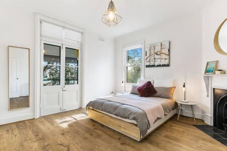 Spacious Harbour View 4bd Home In Sydney CBD - Northern Rivers Accommodation 3