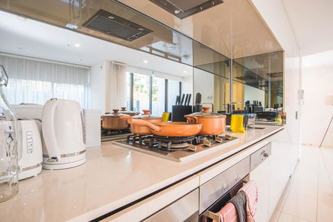 Spacious&Cozy 1 Bedroom + 1 Bathroom Zetland APT - Northern Rivers Accommodation 1