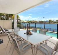 St Lucia 11 - 4 BDRM Canal Home with Pool - Northern Rivers Accommodation