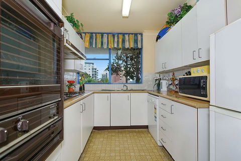 St Tropez Unit 9 - The Entrance, NSW - Northern Rivers Accommodation 3
