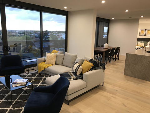 StayCentral Essendon Escape Sub-penthouse - Northern Rivers Accommodation 3