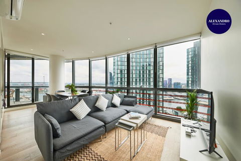 STUNNING 2 BED 2 BATH STYLISH UNIT // FREE PARKING - Northern Rivers Accommodation 0