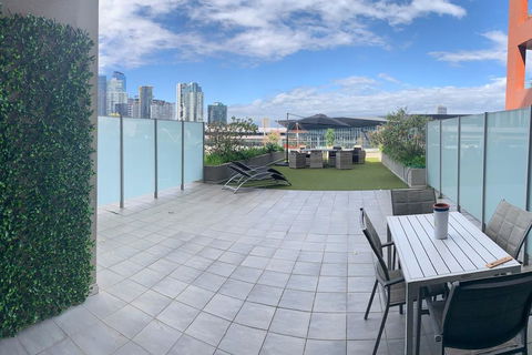 Stunning Riverside Apartment Near MCEC And Casino! - Northern Rivers Accommodation 2