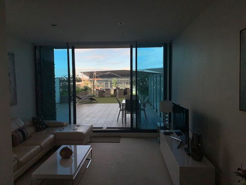 Stunning Riverside Apartment Near MCEC And Casino! - Northern Rivers Accommodation 3