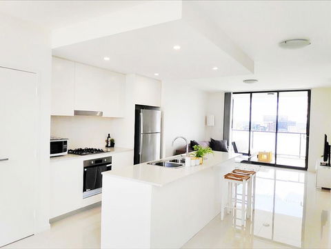 Stylish Liverpool 2Bed 2Bath Apartment -Skyline Views! -Masks Provided - Northern Rivers Accommodation 2