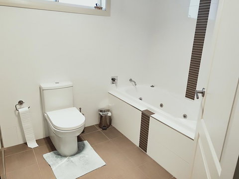 Stylish Private Bathroom-Luxurious Modern Big Home - Northern Rivers Accommodation 2
