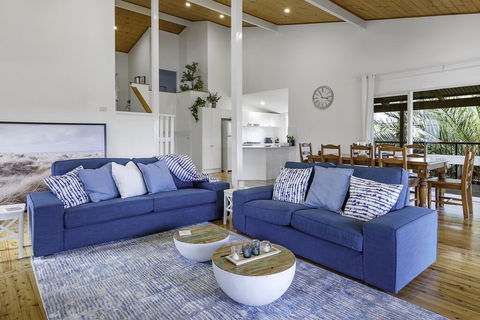 Stylish Renovated Home - Ocean Views - Fireplace - Northern Rivers Accommodation 2