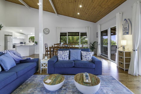 Stylish Renovated Home - Ocean Views - Fireplace - Northern Rivers Accommodation 3