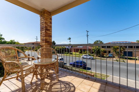 Stylish Unit Opposite Foreshore - Sylvan Beach Esp, Bellara - Northern Rivers Accommodation 3