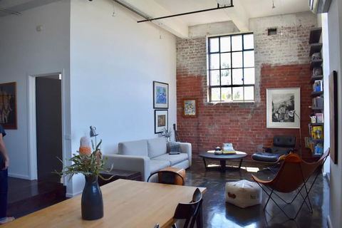 Stylish Warehouse Conversion In The Heart Of Fitzroy - Northern Rivers Accommodation 0