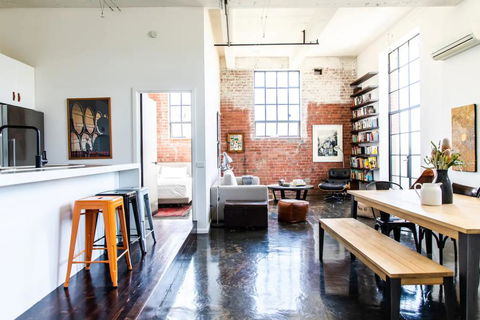 Stylish Warehouse Conversion In The Heart Of Fitzroy - Northern Rivers Accommodation 1