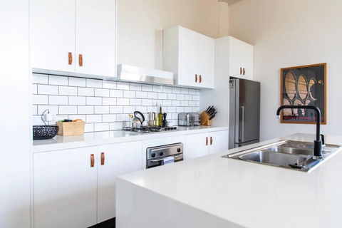 Stylish Warehouse Conversion In The Heart Of Fitzroy - Northern Rivers Accommodation 3