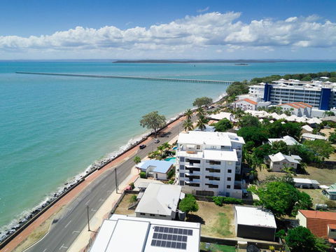 Sublime Beachfront Queenslander On The Esplanade - Northern Rivers Accommodation 2
