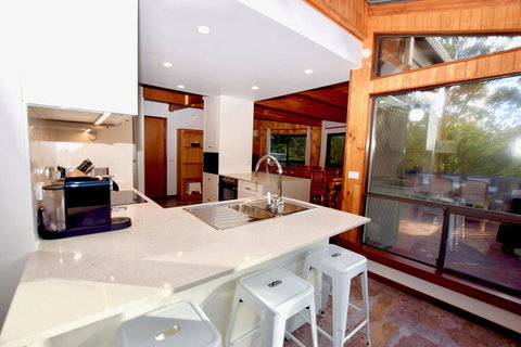 Sublime Cedar Lodge Leura - Northern Rivers Accommodation 3