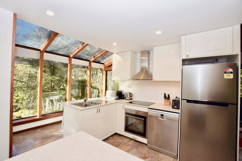 Sublime Cedar Lodge Leura - Northern Rivers Accommodation 1