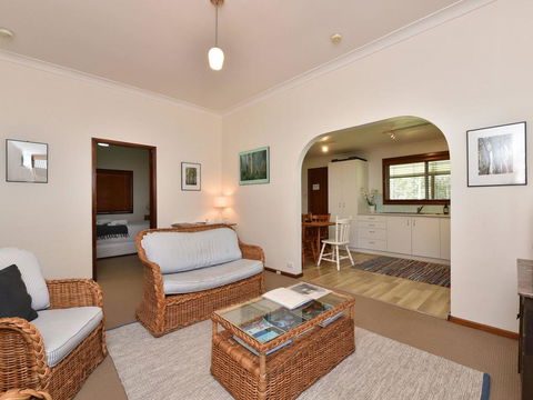 Summerfield Cottage - Hunter Valley, Renovated House In Central North Rothbury - Northern Rivers Accommodation 3