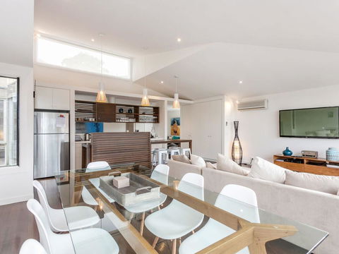 SUNRISE AT BREAKERS - Townhouse Close To Town - Northern Rivers Accommodation 1