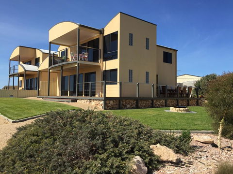 Sunset Cove Beach House - Northern Rivers Accommodation 0