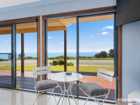 Sunset Cove Beach House - Northern Rivers Accommodation 3