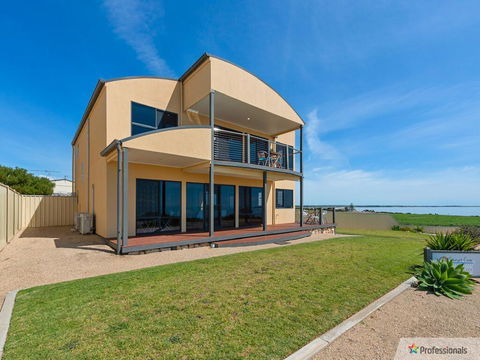 Sunset Cove Beach House - Northern Rivers Accommodation 0