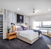 Sunset Penthouse Couples Retreat close to Airlie Beach Champagne on arrival - Northern Rivers Accommodation