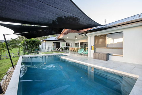 Sunset Penthouse Couples Retreat, Close To Airlie Beach, Champagne On Arrival - Northern Rivers Accommodation 1