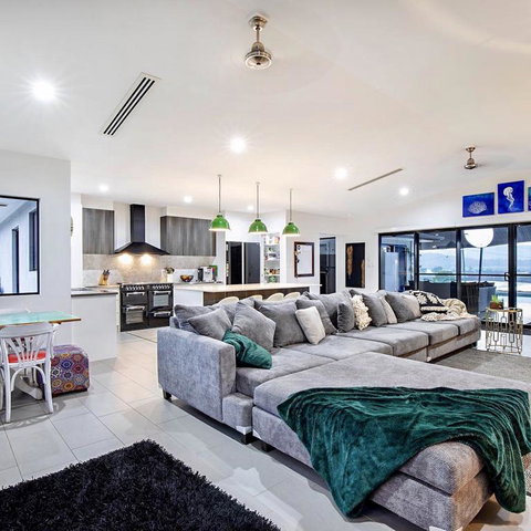 Sunset Penthouse Couples Retreat, Close To Airlie Beach, Champagne On Arrival - Northern Rivers Accommodation 3
