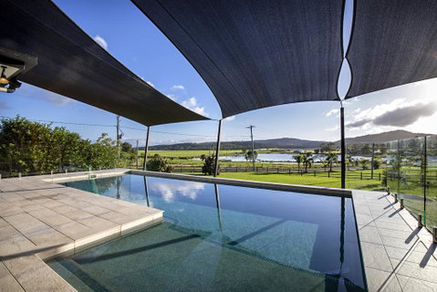 Sunset Retreat Airlie Beach Rural Getaway - Northern Rivers Accommodation 2