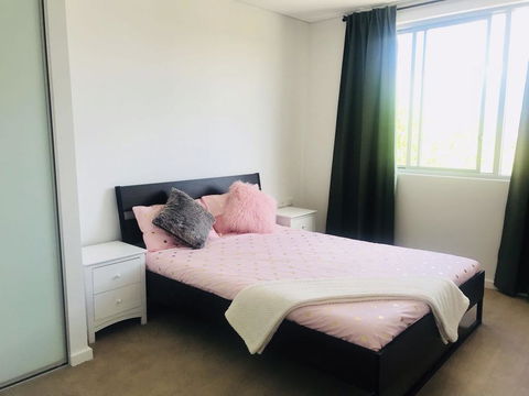 Sunset View 2 Bedroom Apt Next To Station - Northern Rivers Accommodation 2