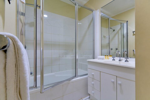 Sunset Waters Apartments - Northern Rivers Accommodation 3