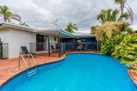 Sunyata Beach House - Rainbow Beach Beachside escape with a pool pet friendly and Wi-Fi