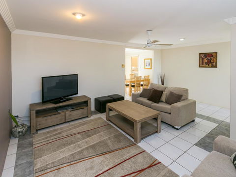 Superb Location - Hervey Bay - Northern Rivers Accommodation 0