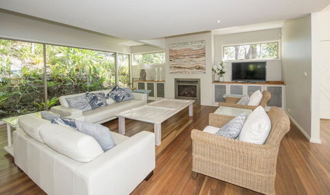 Surfers Ave Retreat Narrawallee - Northern Rivers Accommodation 3