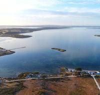 Tall Pines Beach House at Mount Dutton Bay part of Coffin Bay waterways - Northern Rivers Accommodation
